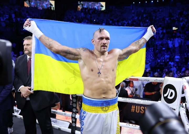 Усик у кольорах прапору України готується до наступного поєдинку