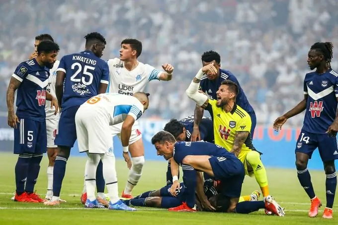 Гравець « Бордо » втратив свідомість під час матчу чемпіонату Франції