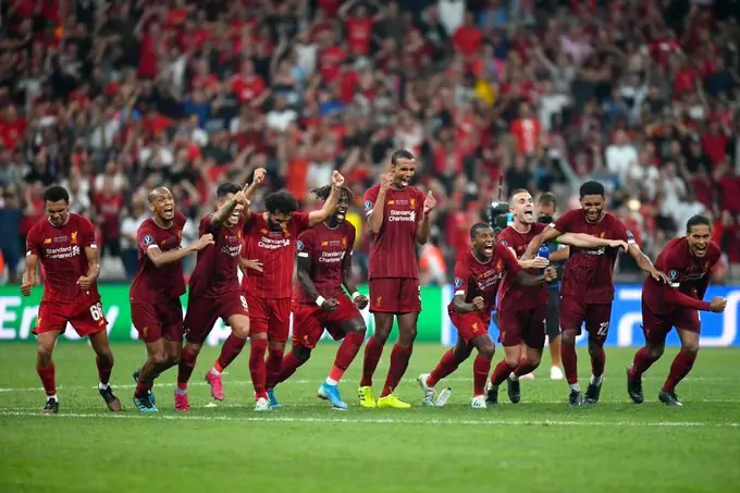 Мурашки по коже: как «Ливерпуль» отпраздновал победу в Суперкубке UEFA с фанами