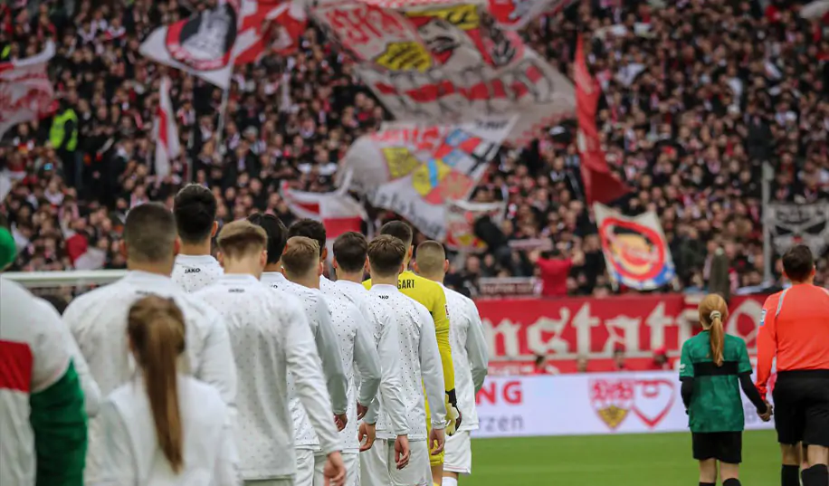 Матчи Бундеслиги продолжают прерываться из-за протестов фанатов