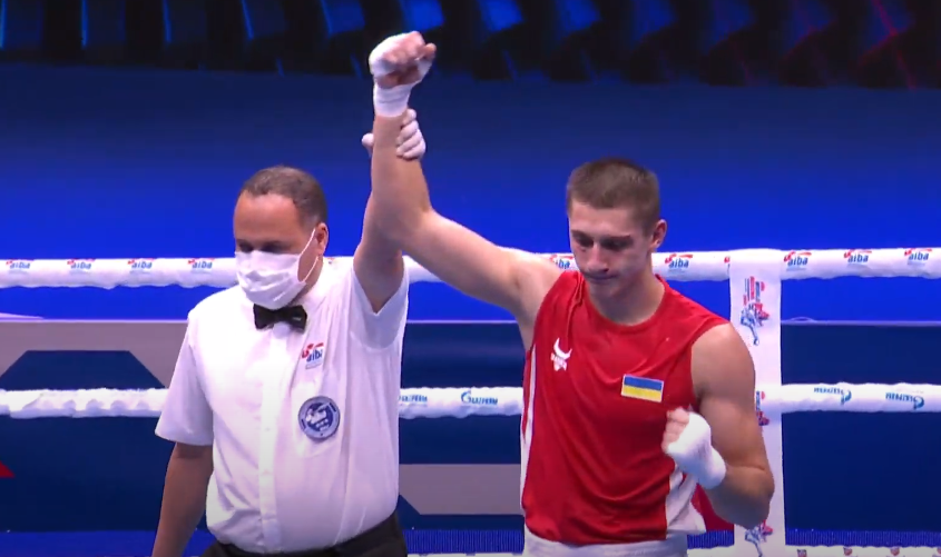 Украинец Толмачев прошел в третий круг чемпионата мира по боксу