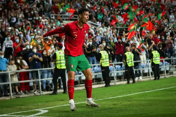 Роналду снова обновил мировой рекорд по голам за сборную. Португалец забил  Люксембургу трижды