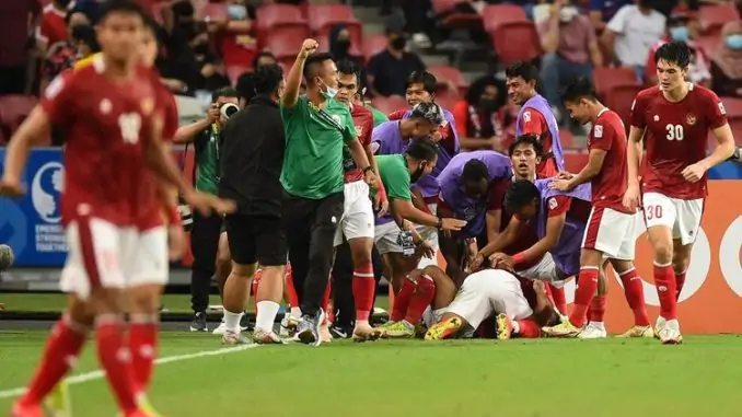 Збірна Сінгапуру з трьома видаленнями ледь не вийшла в фінал Кубка Південно-Східної Азії, не забивши пенальті в кінці матчу
