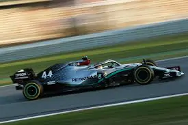 Mercedes показал тизер ливреи на новый сезон