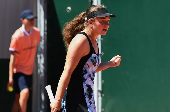 16-летняя украинка менее чем за полтора часа пробилась в третий круг юниорского Roland Garros