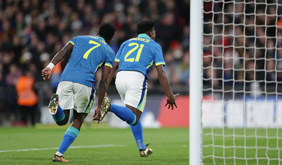 17-летний игрок поставил на колени родоначальников футбола. Обзор матча Англия – Бразилия