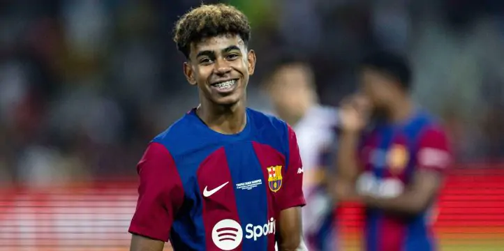 16-летний Ямаль – самый молодой дебютант в истории Барселоны в ЛЧ