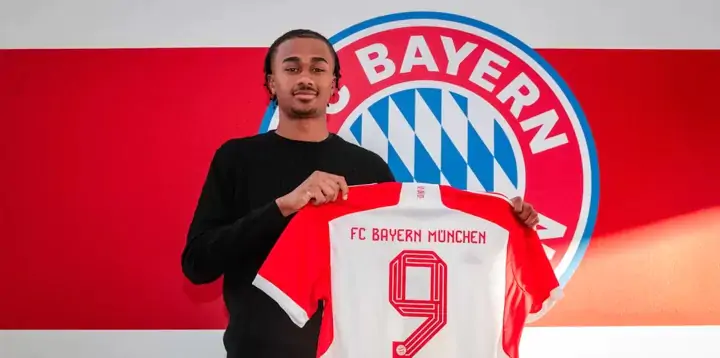 Бавария объявила о подписании нового девятого номера команды