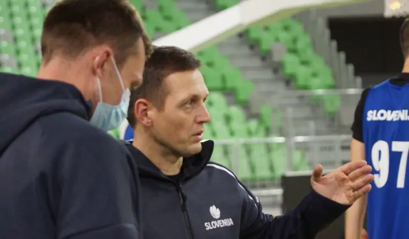 Перед матчем с Украиной два тренера сборной Словении заразились COVID-19