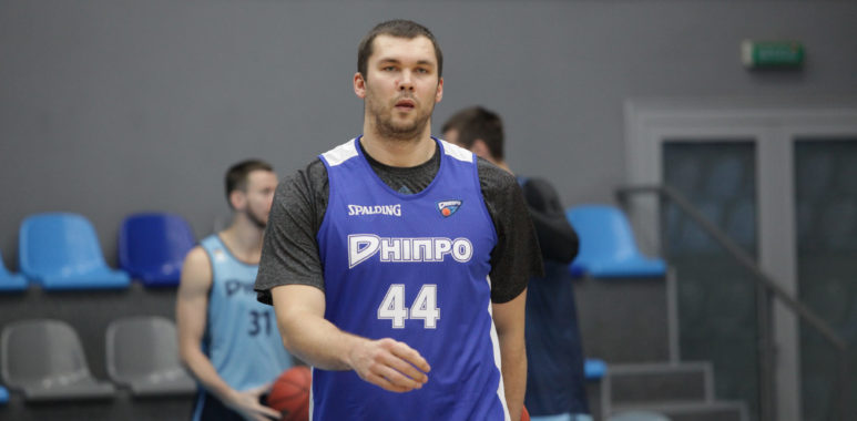 Экс-игрок НБА Фесенко прекратил сотрудничество с «Днепром»