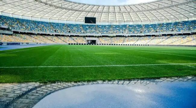 «Шахтер» и «Динамо» обновили газон на НСК «Олимпийский»