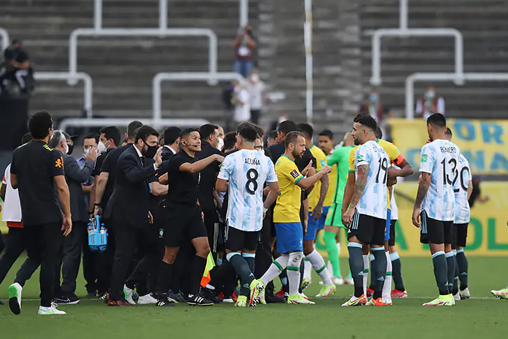 Дичь бывает не только в украинском футболе. Срыв матча Бразилии и Аргентины – вина обеих сторон