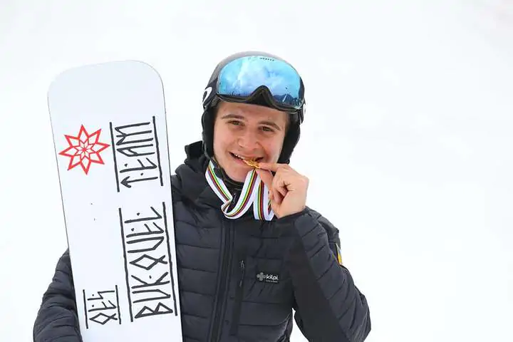 Михайло Харук завоював срібну медаль Кубка Європи зі сноубордингу