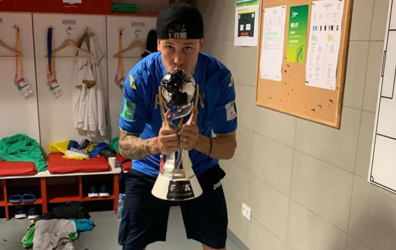 Защитник сборной Украины U-20 увековечил победу на ЧМ на своем теле