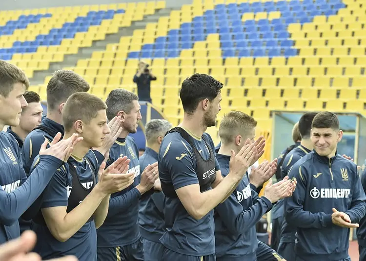 Вылет сборной Украины в Румынию перенесли из-за непогоды