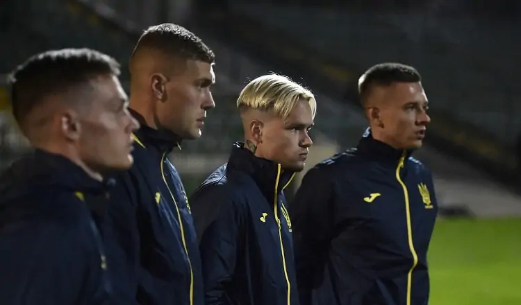 Первый день в Польше. Девять игроков сборной Украины провели вечернюю тренировку на поле. ВИДЕО 
