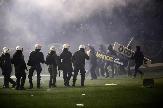 В Греции на три месяца запретили болельщикам посещать стадионы