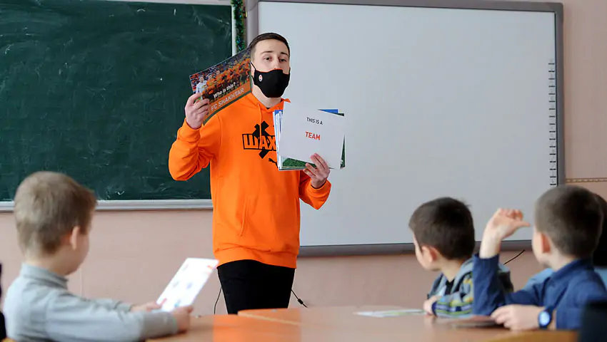 «Шахтер» начал проводить уроки английского языка в киевских школах