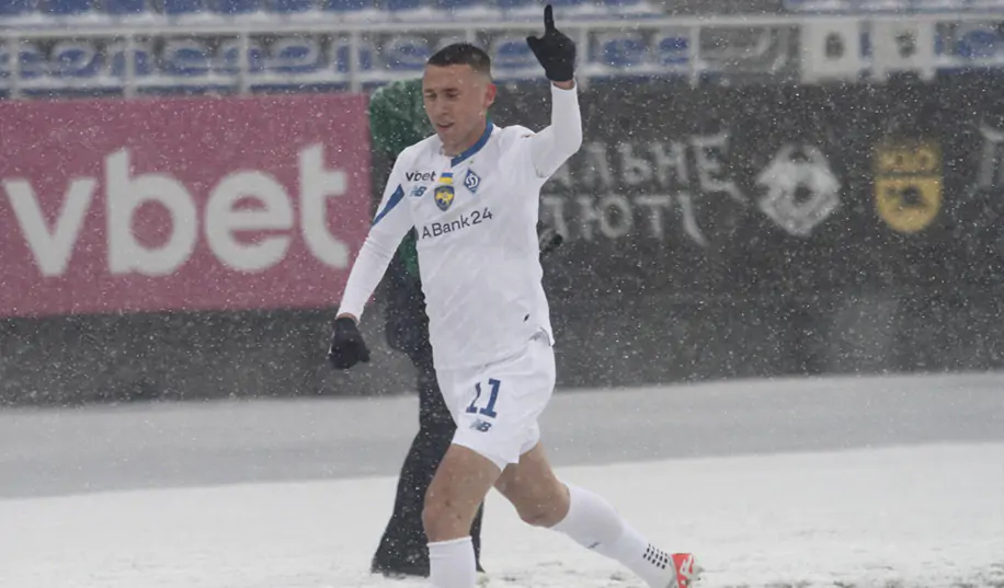 Динамо закружило в снегу экспериментальную Зарю