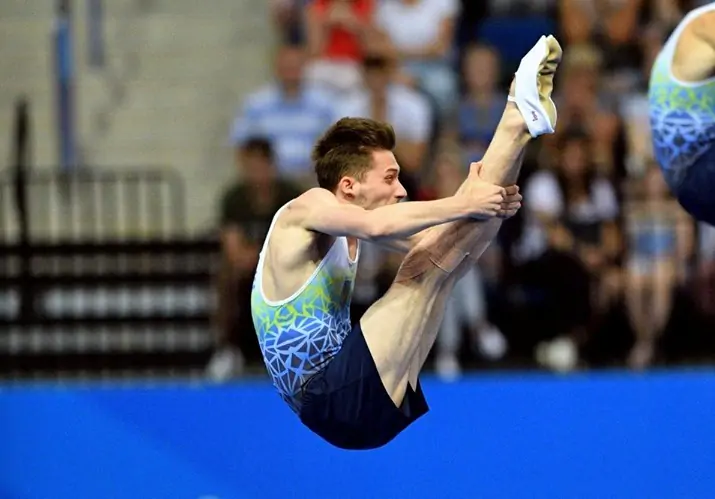Украинец Просторов вышел в финал индивидуальных соревнований по прыжкам на батуте