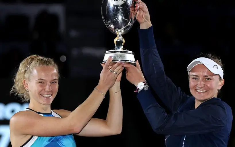 Крейчикова и Синякова выиграли Итговый турнир WTA в парном разряде