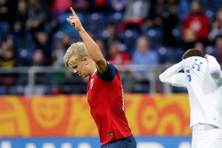 Нападающий сборной Норвегии U-20 забил 9 мячей в одном матче и стал рекордсменом