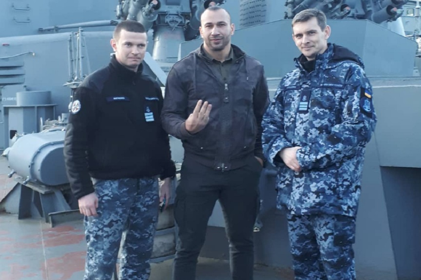 Прославленный украинский кикбоксер посетил флагман ВМС Украины
