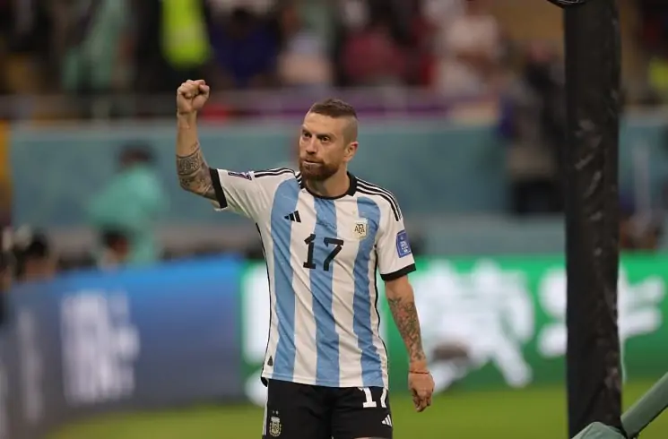 Екс-гравець «Металіста» розкидав гроші фанатам збірної Аргентини після перемоги на ЧС-2022