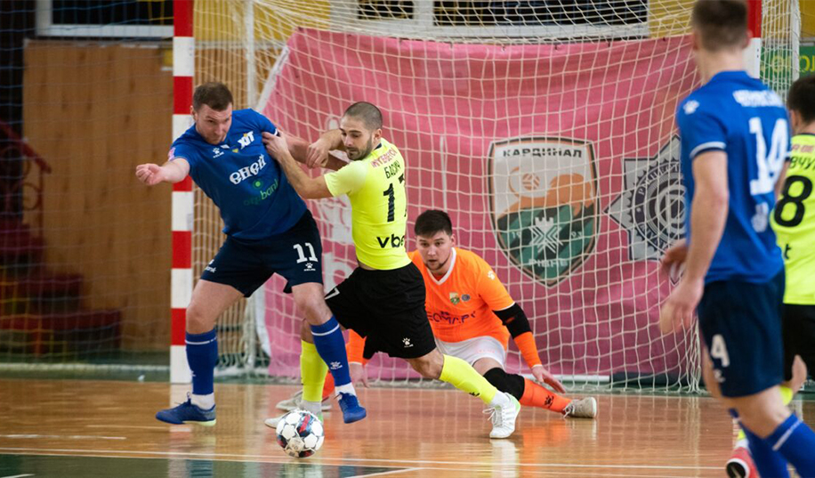 «Кардинал-Ровностандарт» в серии пенальти вырвал победу в Кубке Украины