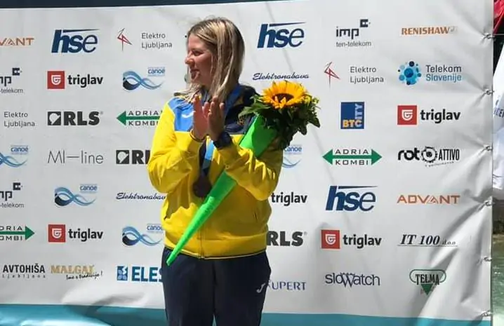 Украинка Ус на байдарке с орнаментом вышиванки завоевала бронзу Кубка мира