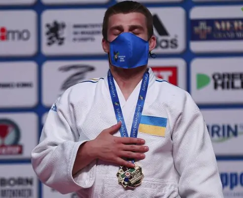 Чемпион Европы попросил у Зеленского украинское гражданство для своей жены из рф
