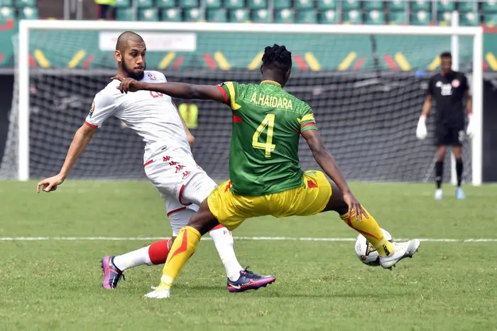 Арбитр матча на Кубке Африки дважды дал финальный свисток еще до завершения игры