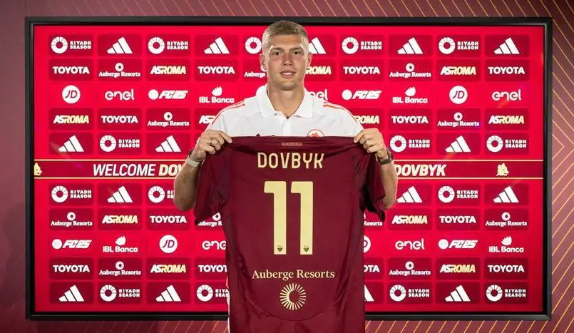 Рома официально объявила о переходе Довбика