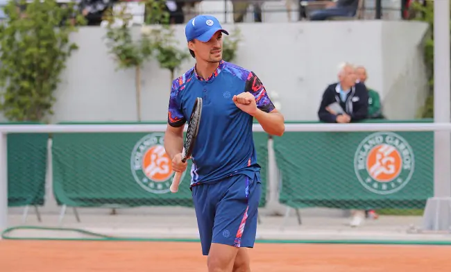 Молчанов преодолел стартовый круг в парном разряде на Roland Garros