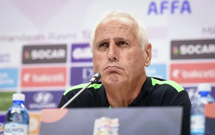 Тренер Косово вышел из себя и дико закричал на пресс-конференции перед матчем с Англией
