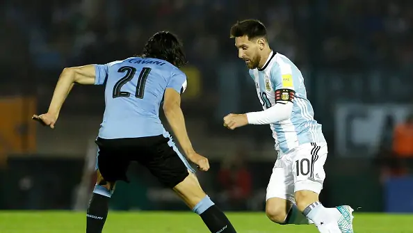 Месси и Кавани едва не подрались, но Аргентине и Уругваю не удалось выявить победителя