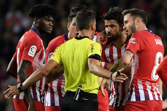 Коста был удален в матче с «Барселоной» за оскорбление матери арбитра