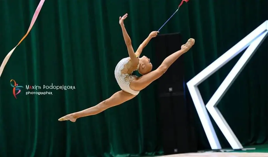 Как девочка с алопецией покоряет мир художественной гимнастики
