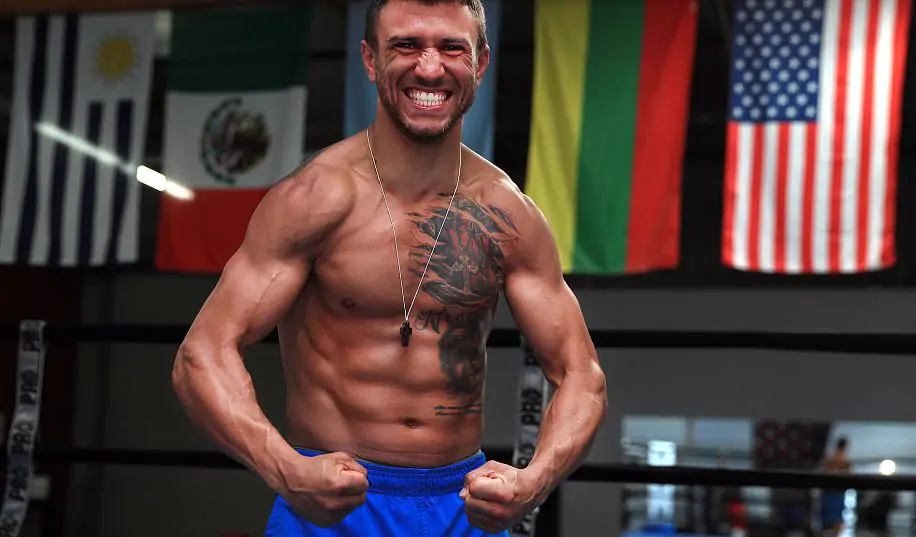 Нова порція фотографій з тренувань Ломаченко, який готується побити екс-чемпіона