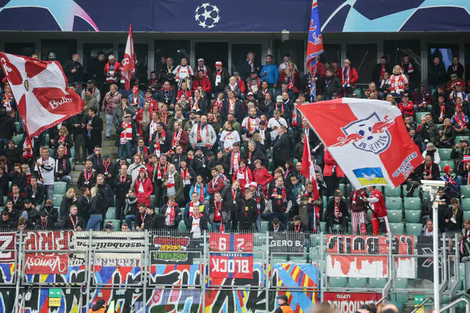 Стюарды приказали снять красно-черный флаг УПА во время матча «Шахтер» – «Лейпциг»