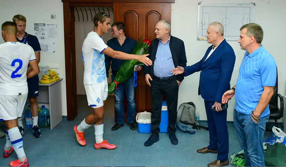 Тренер «Динамо» сравнил Забарного и лидера обороны юношеской команды