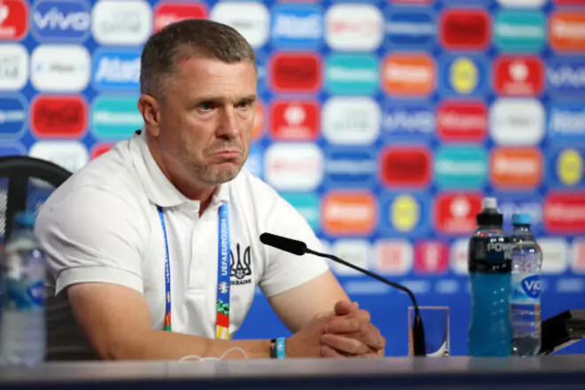 Футболисты сборной Украины попросили Реброва выйти из раздевалки после матча с Румынией