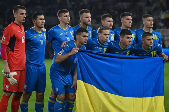 От репостов в сторис до душевных текстов Трубина и Сидорчука: как игроки сборной Украины поздравляли страну с днем флага?