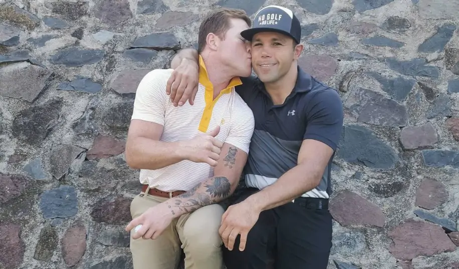 Сауль Альварес очень «смачно» поцеловал мужчину