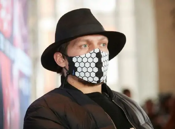 Осторожно, коронавирус! Усик, Мораес и другие звезды украинского спорта, которые носят защитные маски