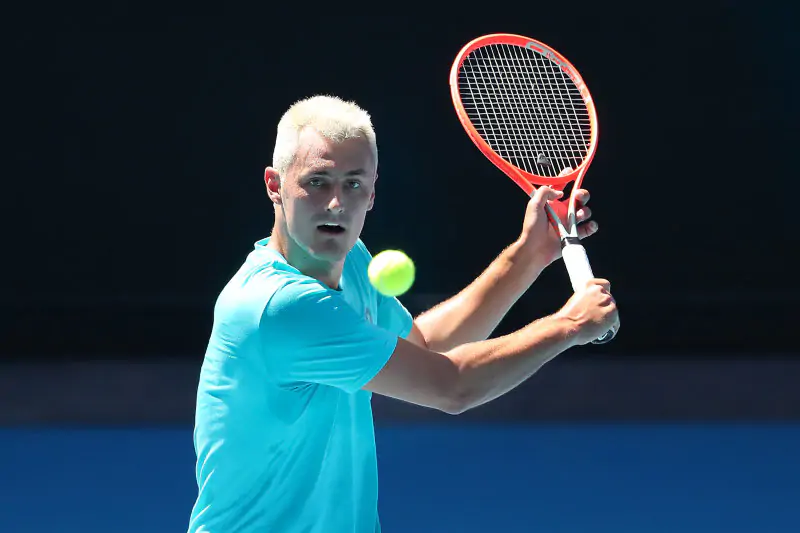 Теннисист наехал на организаторов Australian Open и по ходу матча доказывал арбитру, что у него коронавирус