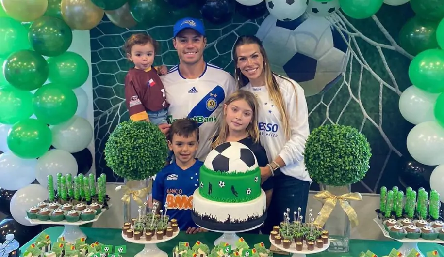 Клебер не забыл об Украине. Бразилец отпраздновал день рождения сына в футболке «Динамо»