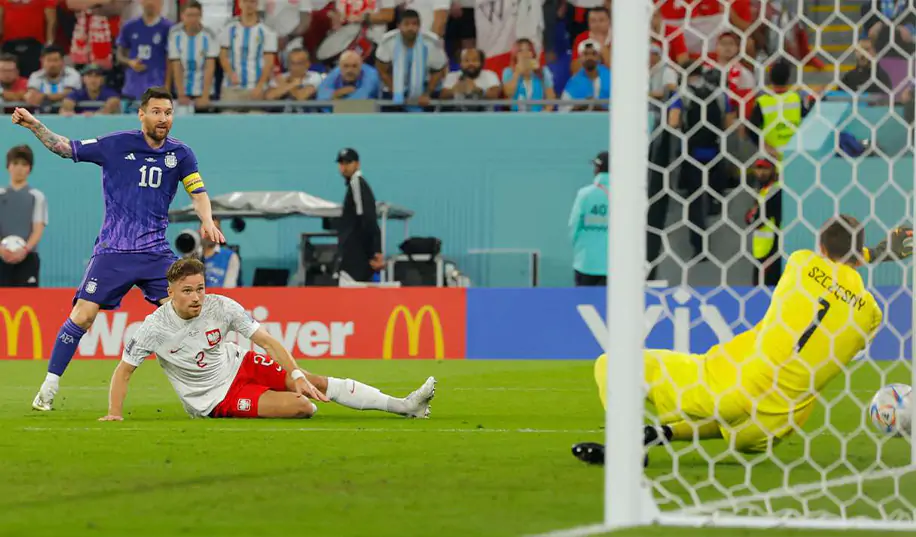 Геройство Щенсны не помогло сборной Польши избежать поражения от Аргентины