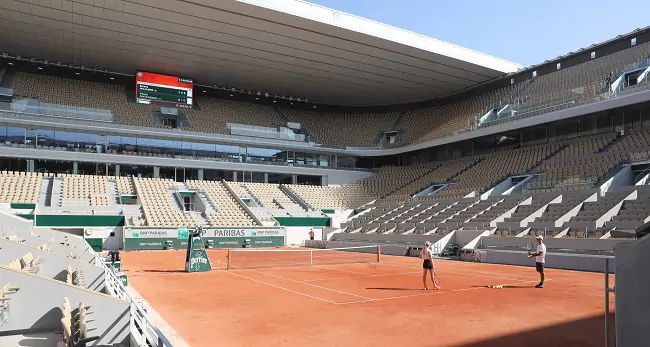 Власти Франции призвали руководство Roland Garros сократить число зрителей на трибунах