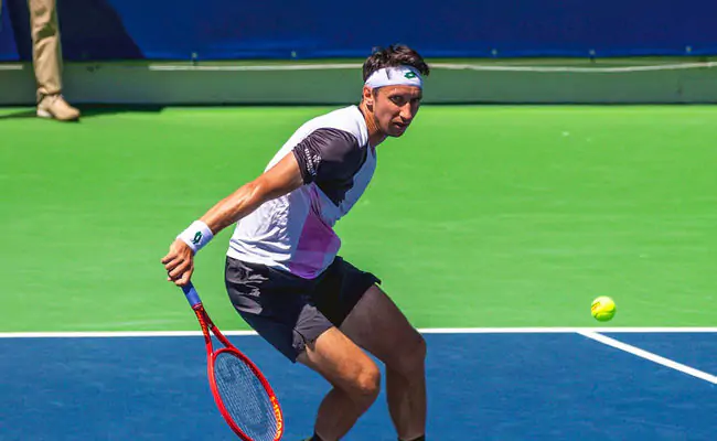Стаховский зачехлил ракетку в первом раунде квалификации Australian Open